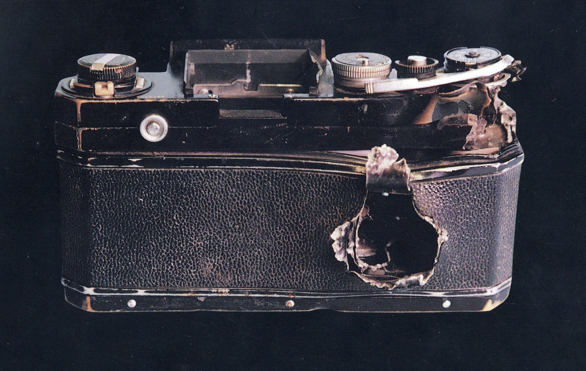 nikon-colpita-da-proiettile.-edoardo agresti